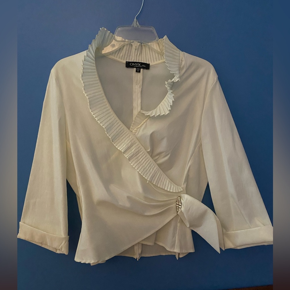 Elegant stylish off white 3/4 length sleeve top
